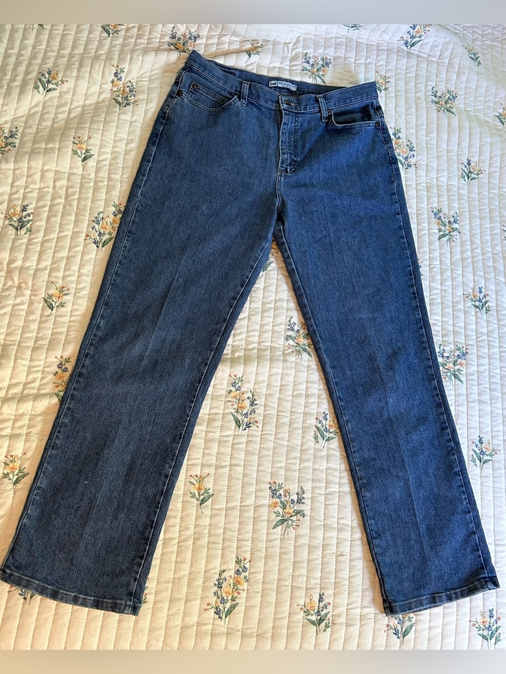 Classic Straight-Leg Jeans Lee